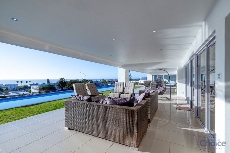 5 Bedroom Property for Sale in Jeffreys Bay Central Eastern Cape